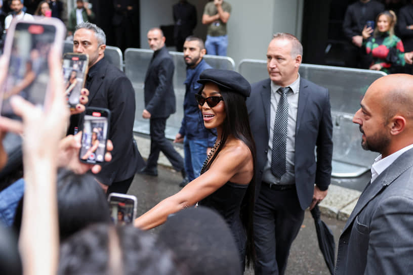 После показа Dolce &amp; Gabbana на неделе моды в Милане, сентябрь 2023 года