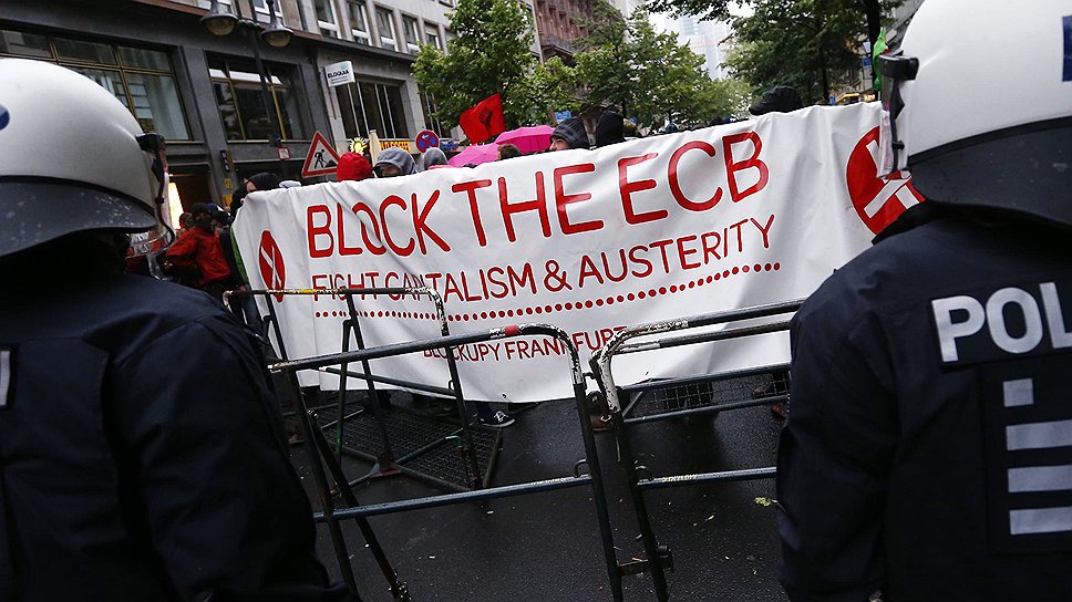 Движение Blockupy выступает против политики экономии в Европе, банковских спекуляций продовольствием и повышения цен на аренду жилья