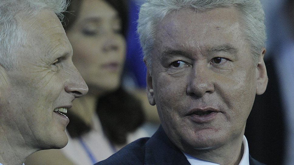 Помощник президента России Андрей Фурсенко (слева) и и. о. мэра Москвы Сергей Собянин на съезде ОНФ
