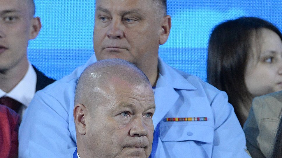 Актер Сергей Селин (в центре)