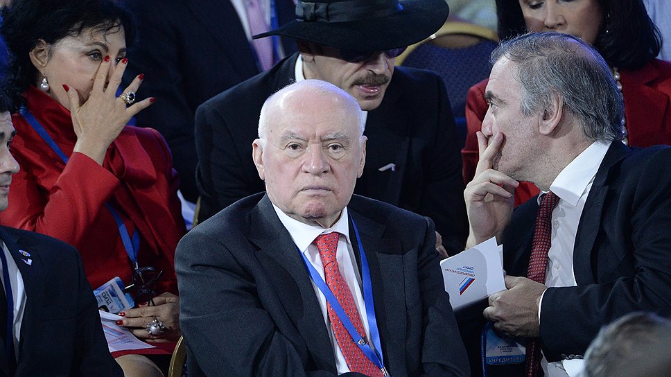Слева направо: президент Федерации России по художественной гимнастике Ирина Винер, директор Научно-исследовательского центра сердечно-сосудистой хирургии имени А.Н.Бакулева Лео Бокерия, актер Михаил Боярский, художественный руководитель Мариинского театра, дирижер Валерий Гергиев и художественный руководитель ансамбля &quot;Русская песня&quot;, певица Надежда Бабкина 