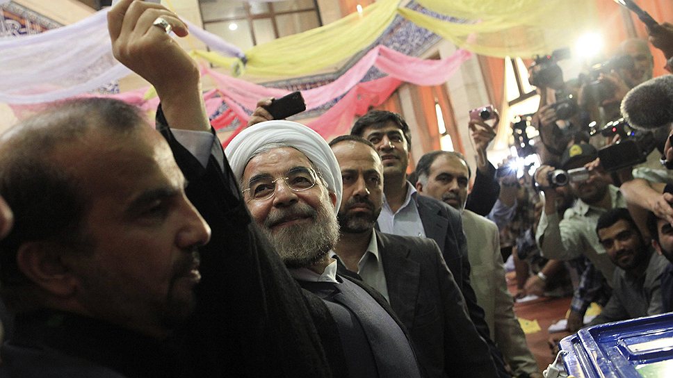 15.06 – Реформатор Хасан Роухани избран новым президентом Ирана