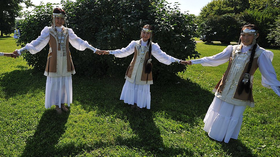 Осуохай — якутский национальный танец (хоровод). Символизирует рождение и единение человека и вселенной