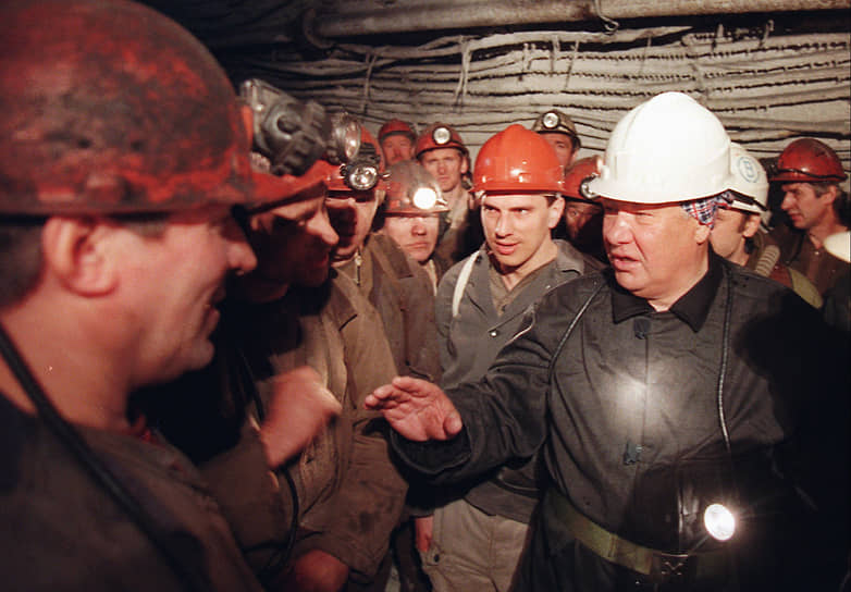 В ходе предвыборной кампании Борис Ельцин ездил по стране и посещал заводы, фабрики, встречался с избирателями. В мае 1996 года он встретился с шахтерами, помня о том, какую поддержку они оказали ему в 1989 году. Тогда во время забастовок Борис Ельцин был единственным, с кем готовы были вести переговоры шахтеры