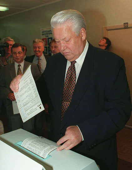 16 июня 1996 года в первом туре выборов Борис Ельцин набрал 35,32%, а Геннадий Зюганов — 32,03%. Явка составила 69,8% 