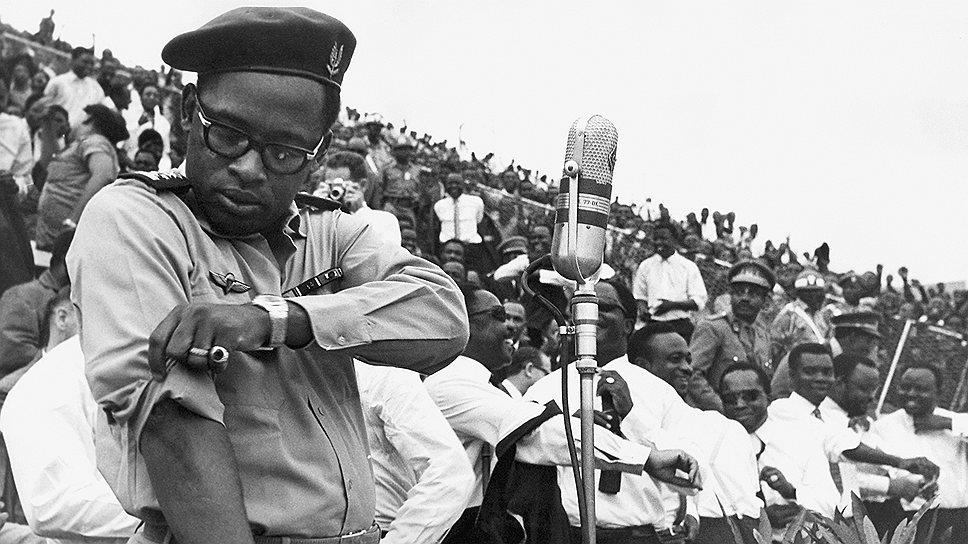 В 1965 году к власти в Демократической Республике Конго пришел генерал Жозеф Мобуту, переименовавший страну в Заир и провозгласивший себя маршалом Мобуту Сесе Секо Куку Нгбенду ва за Банга («Воин, идущий от победы к победе, которого нельзя остановить»). Его режим был свергнут в 1997 году