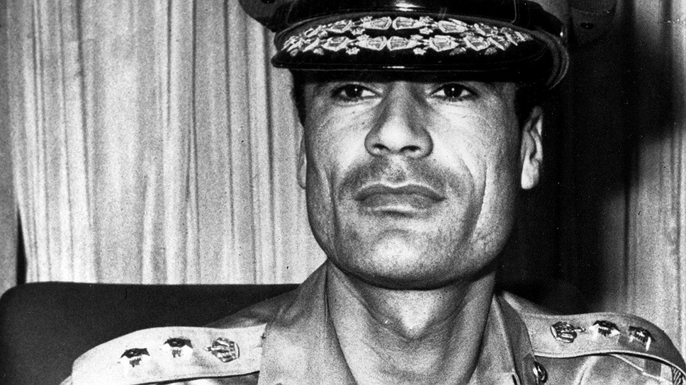27 июня 2011 года во время гражданской войны в Ливии Международный уголовный суд выдал санкцию на арест Муаммара Каддафи по обвинениям в убийствах, незаконных арестах и заключениях под стражу. Каддафи был убит 20 октября 2011 года в ходе взятия Сирта силами Переходного национального совета