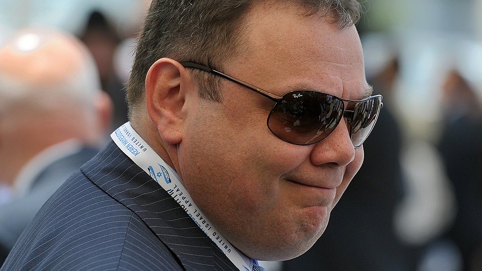 Михаил Фридман — совладелец и председатель наблюдательного совета консорциума «Альфа-Групп», совладелец нефтяной компании ТНК-BP. Обладая личным состоянием $16,5 млрд, в 2013 году занял 2 строчку в списке богатейших бизнесменов России (по версии журнала Forbes). Разведен