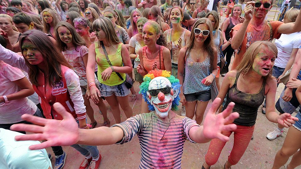 Участники ColorFest устроили настоящий карнавал на ВВЦ