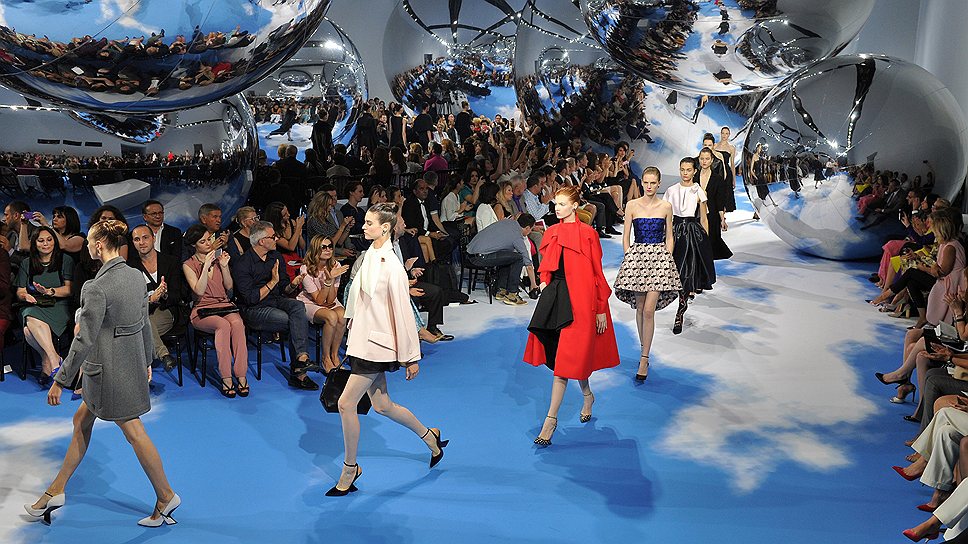 9 июля. Показ осенне-зимней коллекции модного дома Christian Dior на Красной площади