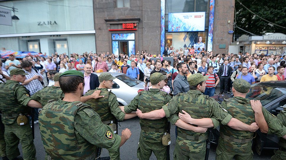 На Тверскую улицу подтянули военнослужащих для оцепления