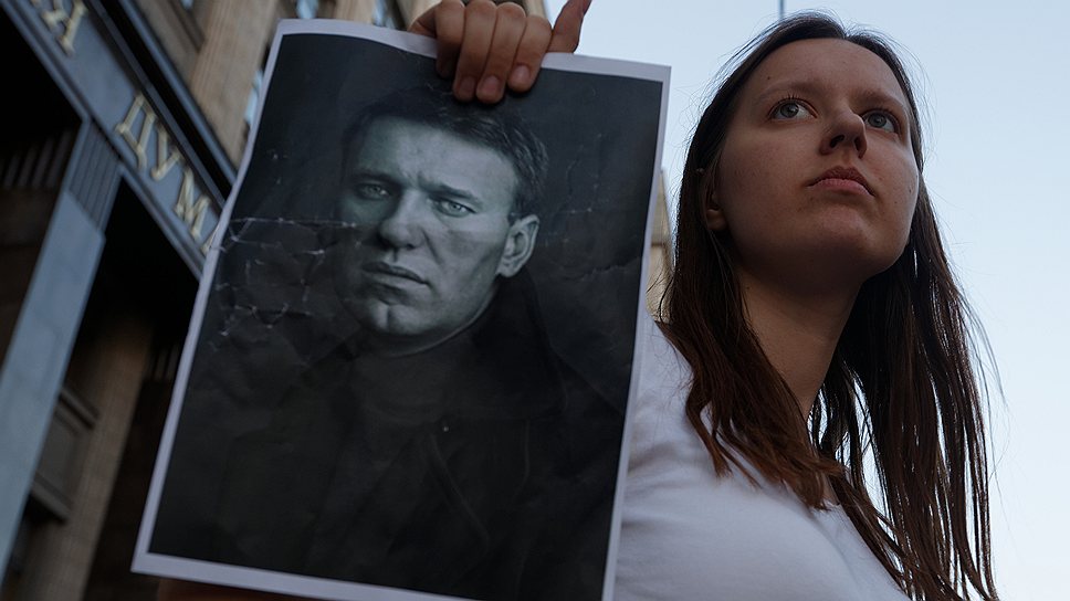 Как вслед за Алексеем Навальным полиция отпустила его группу поддержки