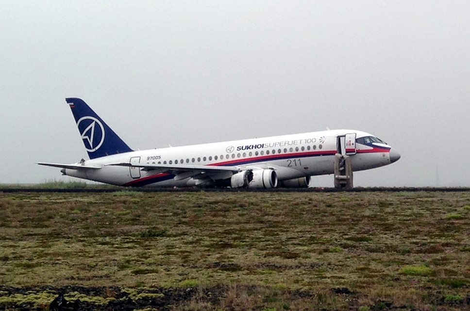 Самолет Sukhoi Superjet 100