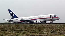 Sukhoi Superjet 100 совершил жесткую посадку без шасси