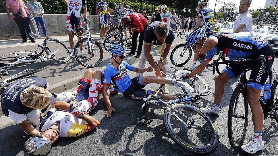 Генеральная классификация Tour de France — это ранжирование гонщиков согласно накопленному времени. Победителем всего тура становится тот гонщик, суммарное время (сумма времени всех этапов) которого является наименьшим среди всех участников. Таким образом, есть возможность выиграть всю гонку, не выигрывая ни одного этапа