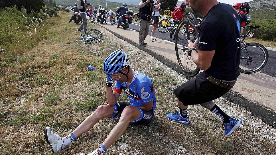 Помимо основного зачета — по времени — в Tour de France есть несколько других номинаций: «Лучший спринтер», «Лучший горный гонщик» и «Лучший молодой гонщик»