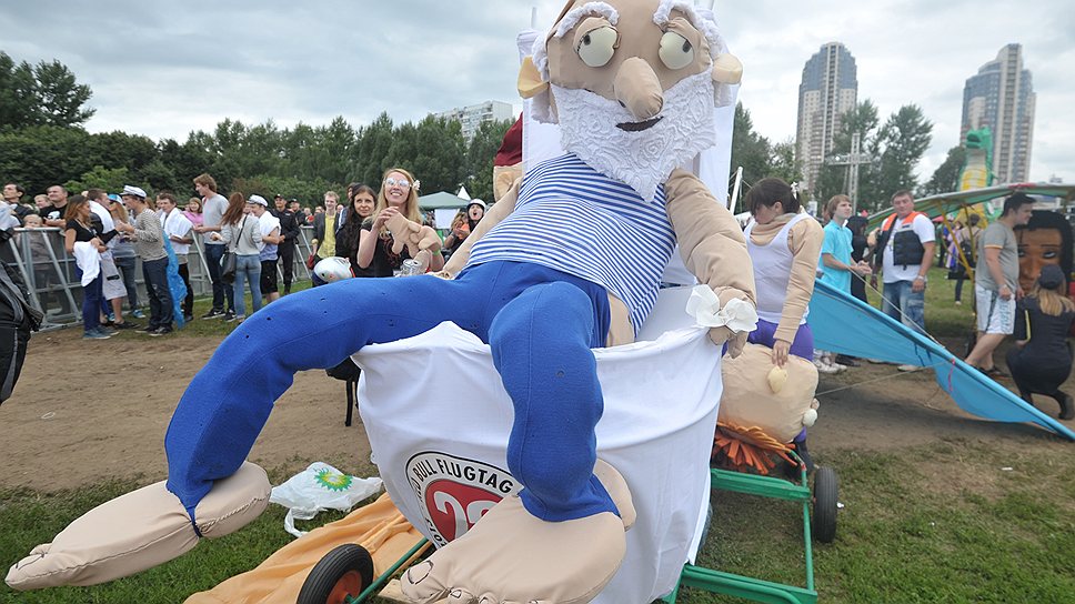 Мировой рекорд по дальности полета на Red Bull Flugtag составляет почти 70 м