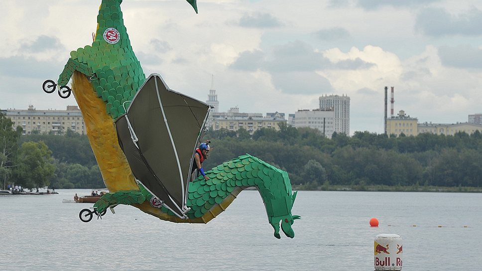 С 1992 года по всему миру состоялось более 100 соревнований Red Bull Flugtag, некоторые из которых собирали до 300 тыс. зрителей