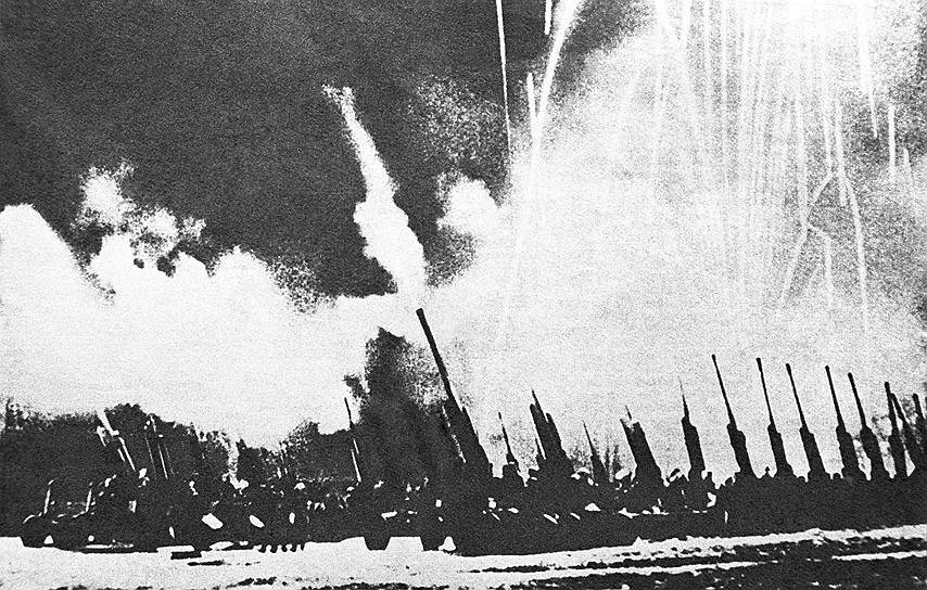 1943 год. Первый победный салют во время Великой Отечественной войны в Москве — 12 залпов из 124 орудий