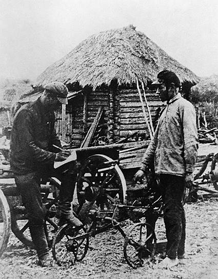 1932 год. В СССР за кражу государственной и коллективной собственности в крупных размерах введена смертная казнь — «закон о трех колосках». Осужденные по этому закону не подлежали амнистии