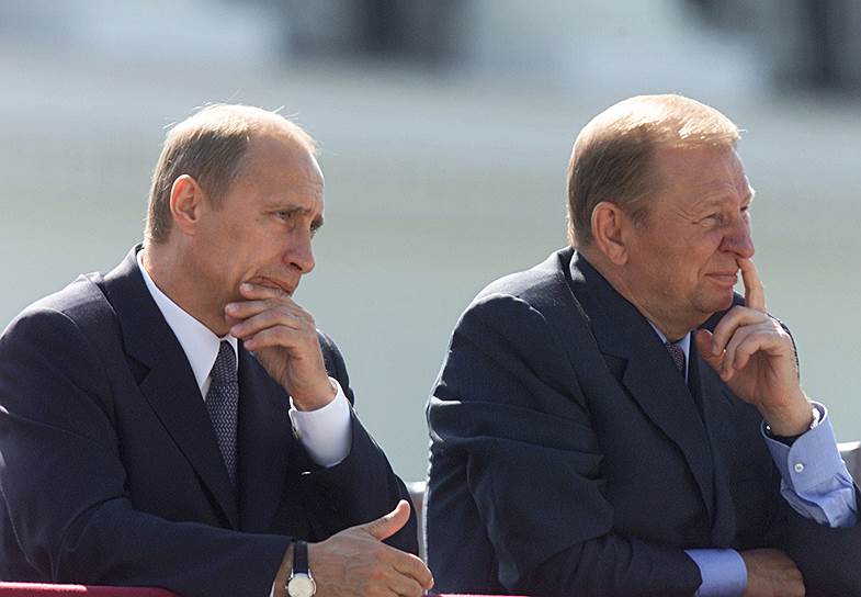 Президентские выборы 1999 года прошли также в два тура. Борьба развернулась между Леонидом Кучмой и лидером Коммунистической партии Петром Симоненко. Эксперты указывали, что был разыгран сценарий, который ранее сработал на российских выборах: в меру прозападный президент против коммунистической угрозы реванша. Благодаря применению этих технологий Леониду Кучме удалось стать президентом во второй раз&lt;br>
На фото: президент России Владимир Путин (слева) и экс-президент Украины Леонид Кучма