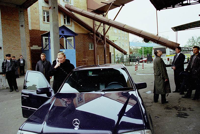 Политическая карьера Леонида Кучмы началась в 1990-х годах. В это время он стал одним из лидеров директората (группы директоров крупных предприятий в Верховной раде Украины). В октябре 1992 при поддержке директората он стал премьер-министром Украины и занимал этот пост до сентября 1993 года