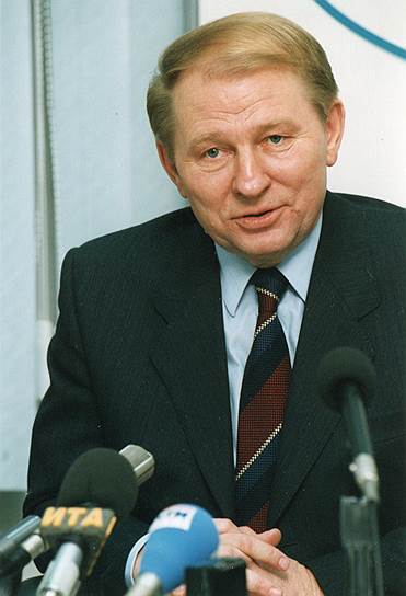 Леонид Кучма родился в селе Чайкино в Черниговской области в крестьянской семье. Его отец до войны работал лесником, мать работала в колхозе. Отец Кучмы погиб на войне и его матери пришлось самой растить троих детей