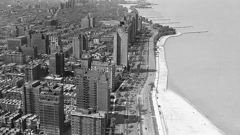 В Чикагском университете в 1942 году — в рамках проекта «Манхэттен» — была проведена первая в мире управляемая ядерная реакция