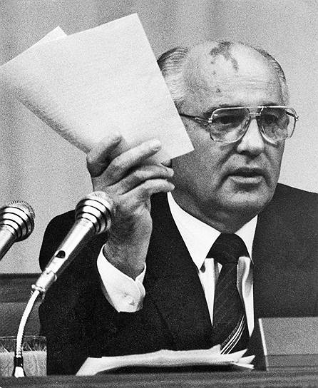 1990 год. Президент СССР Михаил Горбачев подписал указ «О восстановлении прав всех жертв политических репрессий 1920—1950-х годов»
