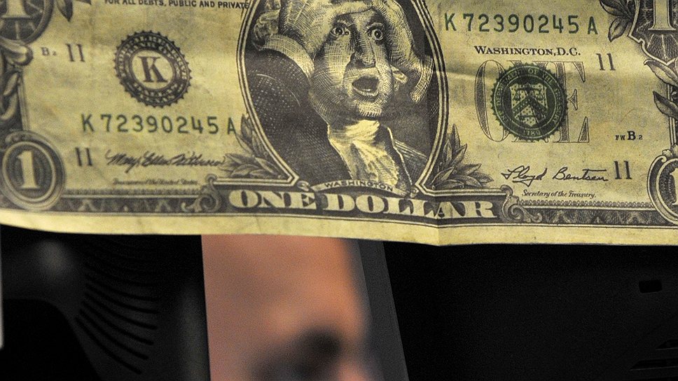 8 октября центробанки крупнейших стран, включая ФРС, снизили учетную ставку на 0,5%. По итогам торгов снижение фондовых индексов некоторых стран достигло 6%. К концу месяца ФРС понизила ставку еще на 0,5% до 1%. К 10 октября котировки бирж США достигли минимума за пять лет. В том же месяце исторического минимума достиг индекс потребительского доверия, снизившийся до 38 пунктов