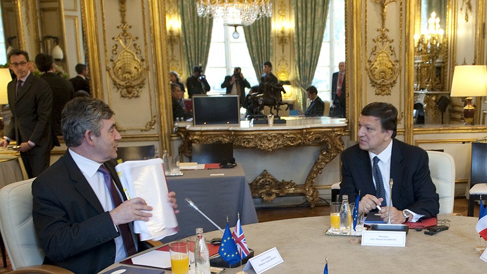 12 октября лидеры 15 стран Евросоюза в Париже договорились ввести систему госгарантий для кредитов, привлекаемых банками, а также обеспечить поддержку финансовым институтам, столкнувшимися с трудностями