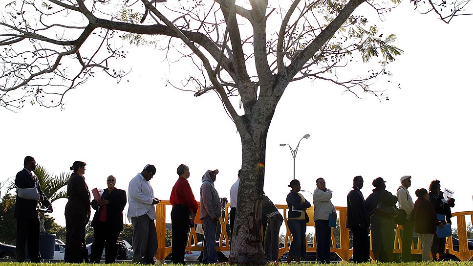 25 ноября ФРС выделила $800 млрд на выкуп проблемных активов. К тому времени биржевые индексы США достигли самых низких показателей с начала 2000-х годов, безработица — самых высоких