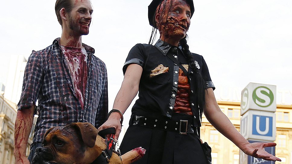 Со временем фильмы и книги о зомби выделились в самостоятельные поджанры фильмов ужасов и литературы ужасов. В основном они рассказывают о крахе человеческой цивилизации и попытках небольшой группы людей выжить в условиях зомби-апокалипсиса