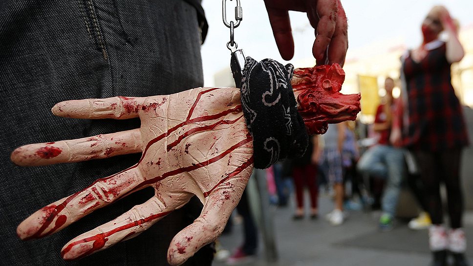 Исторически концепция зомби восходит к западноафриканским религиозным культам вуду, культивирующим представления о могущественных колдунах, способных воскрешать умерших людей и обращать их в рабство