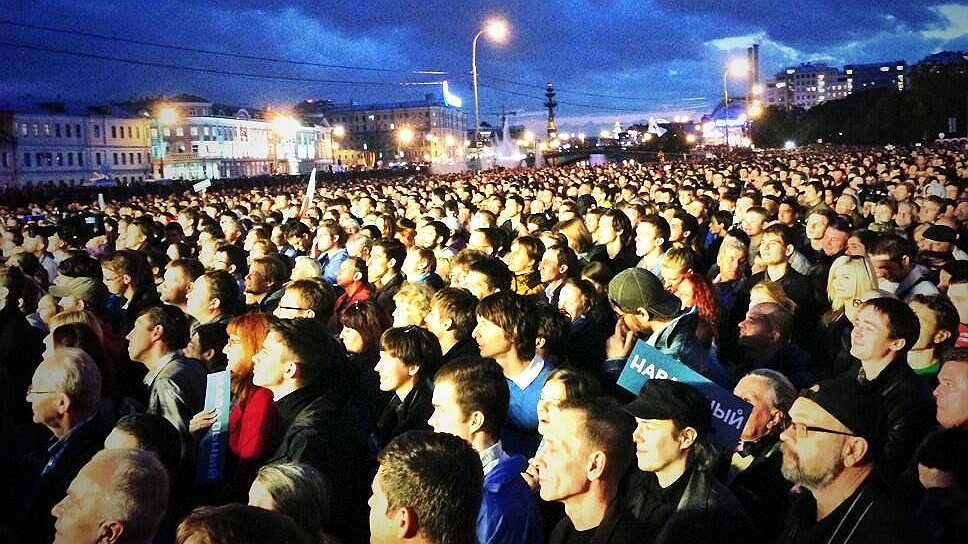 Незадолго до намеченного на 19:00 митинга Генпрокуратура вынесла предостережение Алексею Навальному, котрый занял второе место на выборах мэра Москвы, набрав 27,24%. Ранее господин Навальный заявил, что «прошел во второй тур» и «не признает объявленных результатов»