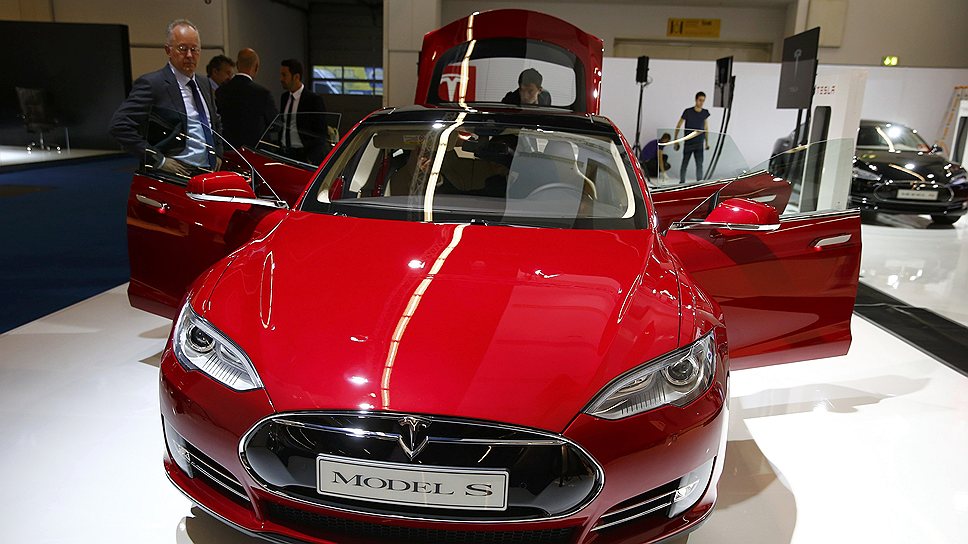 Пятидверный электромобиль класса Gran Turismo Tesla model S