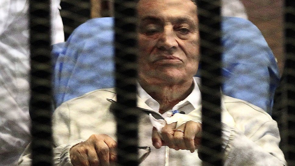 В апреле 2011 года экс-президент Египта &lt;b>Хосни Мубарак&lt;/b> был обвинен в преступлениях против собственного народа, в том числе в гибели мирных демонстрантов во время беспорядков в январе 2011 года и коррупции. 2 июня 2012 года Верховный суд Египта приговорил его к пожизненному заключению, но 15 апреля 2013 мера пресечения была изменена на домашний арест в связи с пересмотром дела, с него были сняты обвинения в коррупции. 21 августа 2013 года Хосни Мубарак был выпущен из тюрьмы Тора и доставлен в военный госпиталь «Аль-Маади», в котором будет находиться до вынесения судебного решения по делу об убийстве демонстрантов 