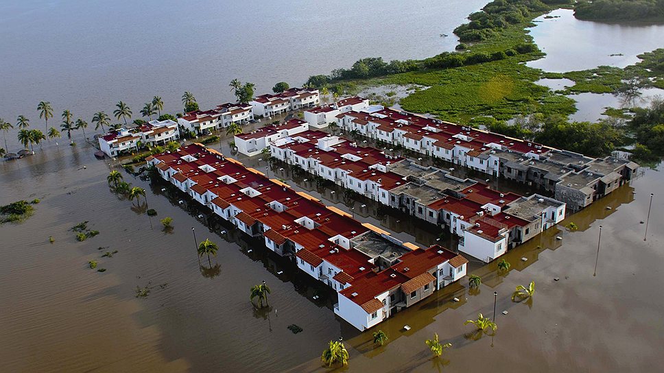 16 сентября. Мексика пострадала от сильнейших наводнений, вызванных ливнями. Число жертв достигло 80 человек