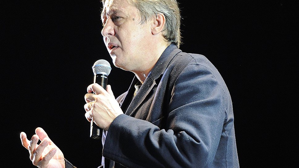 Ведущий концерта Михаил Ефремов зачитывал показания свидетелей по «болотному делу», собранные комиссией по общественному расследованию событий 6 мая: «Никто не знал, что делать, а толпа прибывала и сгущалась. Мы подошли к полковнику и спросили, куда нам можно пройти, на что получили издевательский ответ: &quot;Да куда хотите&quot;»