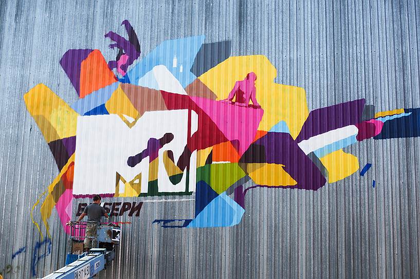 1998 год. Начал телевещание канал «MTV Россия»