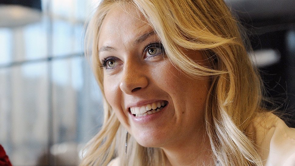За прошедший год теннисистка Мария Шарапова заработала на рекламе $24 млн. Она сотрудничает с такими фирмами как Canon, Prince, Tiffany, TAG Heuer и Land Rover. Но крупнейший рекламный контракт у Шараповой с компанией Nike, который она заключила в январе 2013 года. По условиям контракта она получит $70 млн