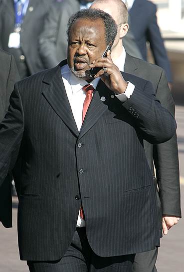 Президент Джибути Исмаил Омар Гелле набрал 100% голосов на выборах 8 апреля 2005 года.  Оппозиция бойкотировала выборы