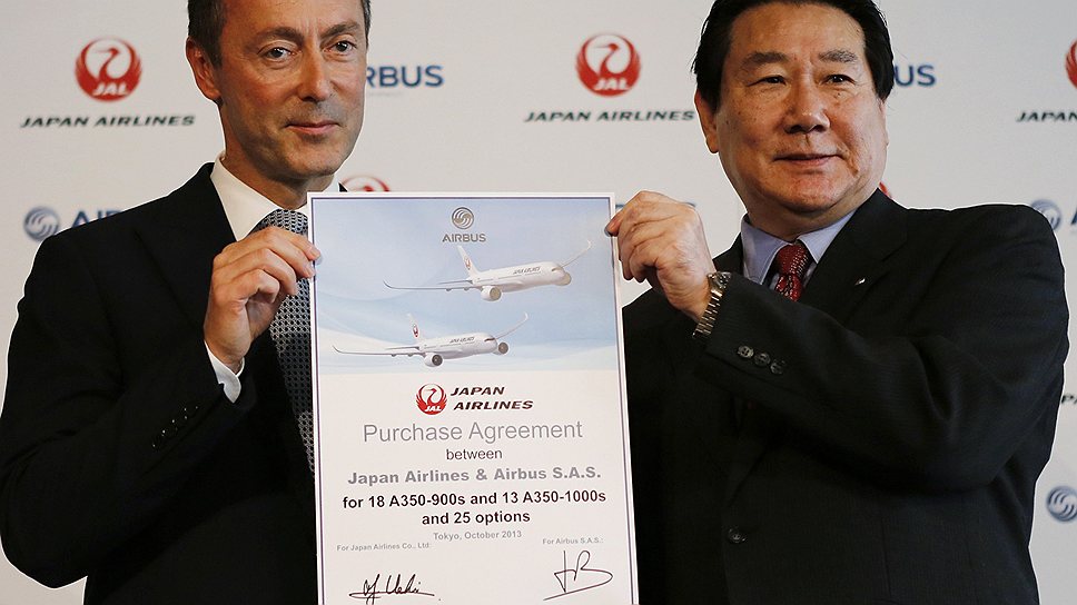 Президент Japan Airlines Йошикару Уеки (справа) и генеральный директор Airbus Фабрис Брейгер