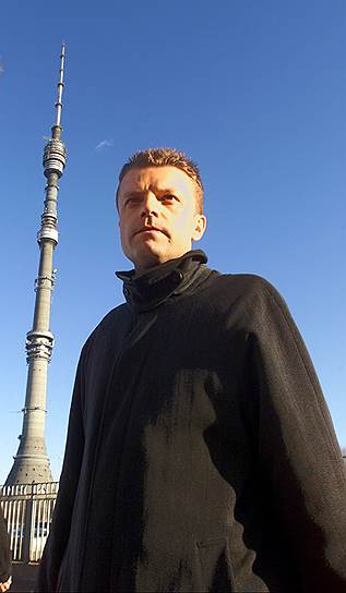 16 апреля 2001 года был создан редакционный совет НТВ, в который вошли Леонид Парфенов (на фото), ведущие новостей телеканала Кирилл Поздняков и Петр Марченко, корреспонденты НТВ Вячеслав Грунский, Юрий Липатов, Борис Кольцов и другие. Леонид Парфенов стал генеральным продюсером телеканала, кредиты «Газпрома» после смены руководства были реструктуризированы, все обвинения с господина Гусинского, после этого уехавшего в Испанию, сняты