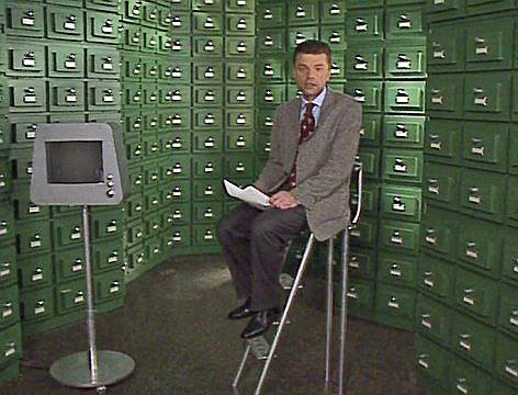 10 сентября 2001 года канал поменял слоган, оформление студии и сетку вещания. Вместо ушедших с НТВ «Итогов», «Гласа народа» и «Независимого расследования» в эфире появились «Намедни» Леонида Парфенова (на фото), «Свобода слова» Савика Шустера и «Внимание, розыск!» Олега Черткова