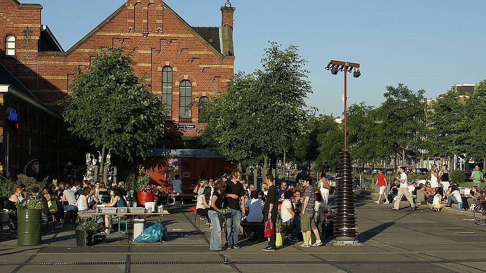 Культурный парк Westergasfabriek в Амстердаме, построенный на месте старинной газовой фабрики