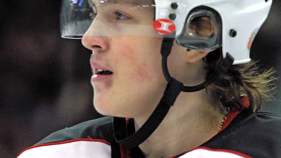 19-летний хоккеист «Авангарда» чемпион мира 2007 года среди юниоров Алексей Черепанов умер 13 октября 2008 года. В конце матча чемпионата КХЛ с чеховским «Витязем» хоккеист сидел на скамейке запасных, когда за две минуты до финального свистка у него остановилось сердце. На стадионе не было своей бригады скорой помощи, а у медиков, выехавших к Черепанову, не оказалось действующего дефибриллятора. Как выяснилось позже, игрок страдал хроническим миокардитом — сердечным заболеванием, несовместимым со спортом, которое вовремя не выявили врачи