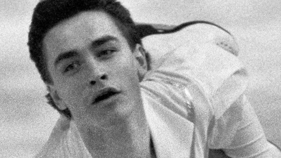 Заслуженный мастер спорта СССР и заслуженный мастер спорта России 28-летний фигурист Сергей Гриньков  (с 1982 года выступал в паре с Екатериной Гордеевой) умер из-за сердечного приступа во время тренировки в Лейк-Плэсиде в 1995 году