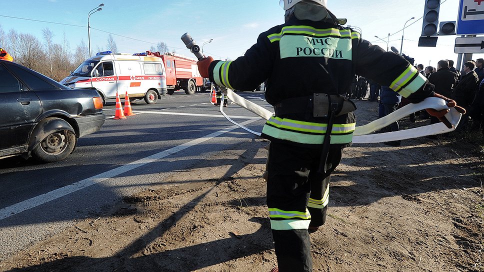 Во время ликвидации воображаемого ДТП сотрудники МЧС тушили воображаемые пожары, скорая помощь — спасала воображаемых пострадавших