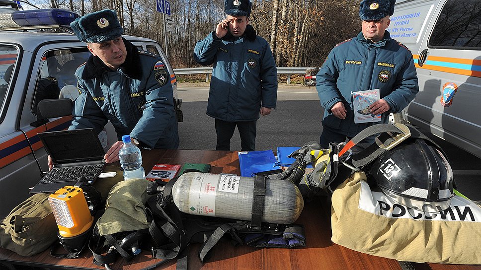 У МЧС на случай ликвидации аварий и пожара с собой всегда есть необходимый набор спецсредств